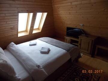 Фото номера Стандартный трехместный номер-студио Гостевой дом Dacii Liberi Resort and Spa г. Petrova 2