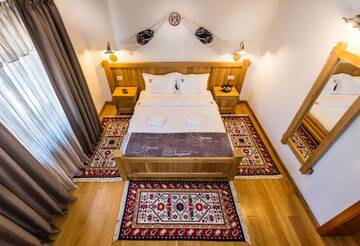 Фото номера Улучшенный двухместный номер с 1 кроватью Гостевой дом Dacii Liberi Resort and Spa г. Petrova 2