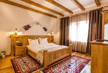 Фото номера Улучшенный двухместный номер с 1 кроватью Гостевой дом Dacii Liberi Resort and Spa г. Petrova 3